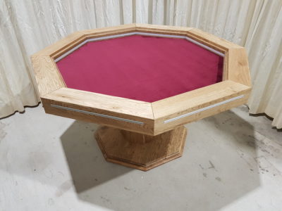8-hoekige boardgametafel.